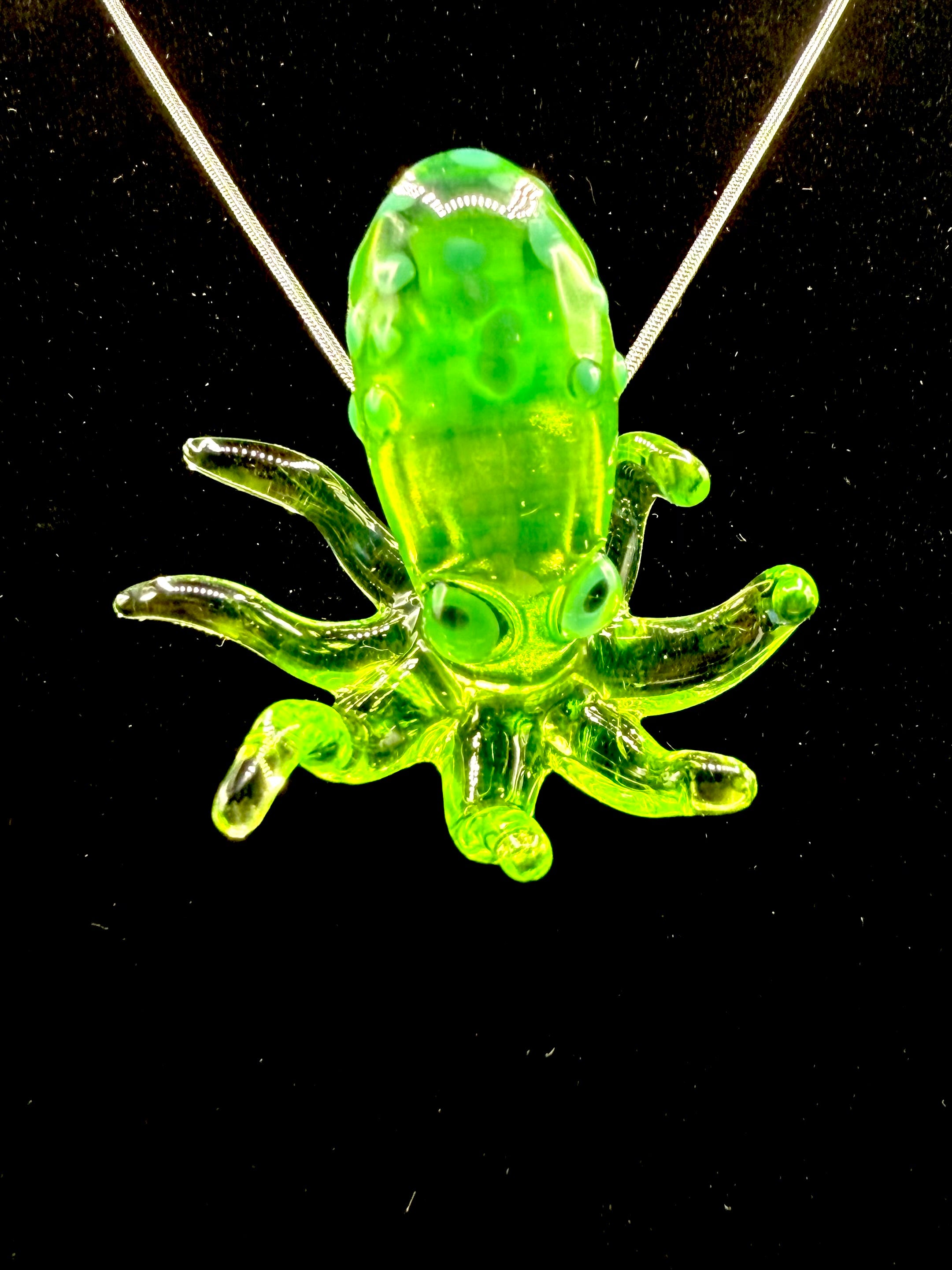 Argent Green Octopus Pendant